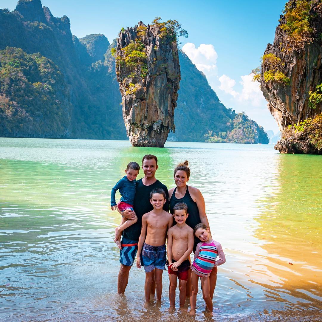 10 Family Travel Hacks to Save Money and Avoid Meltdowns - 7 Wayfinders