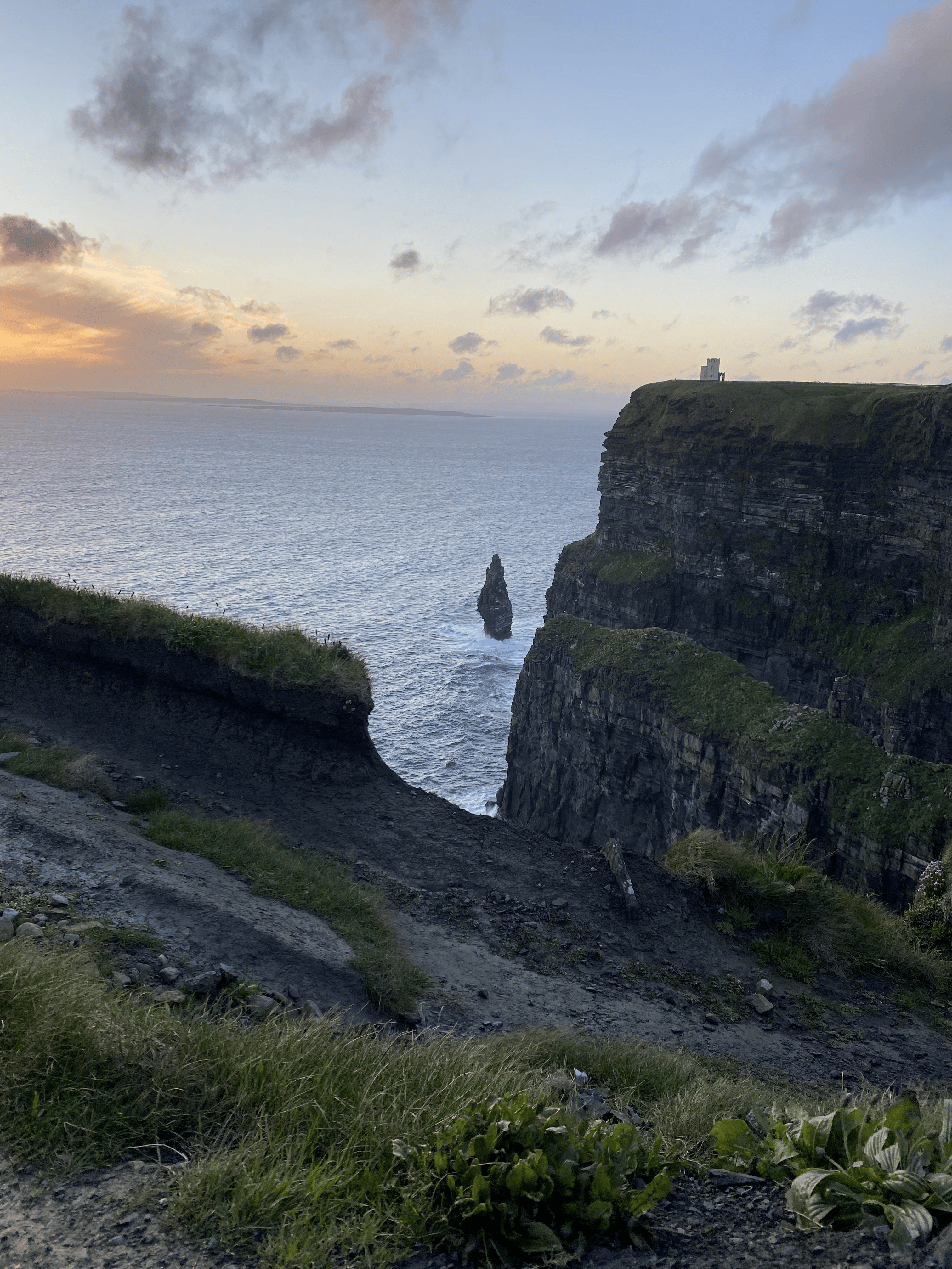 Here you can spot the "Branaunmore" the name of the famous pillar of the Cliffs of Moher with kids.