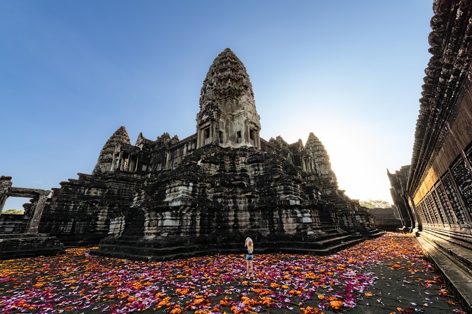 A  journey where history, adventure and the breathtaking beauty of Cambodia awaken all the senses.