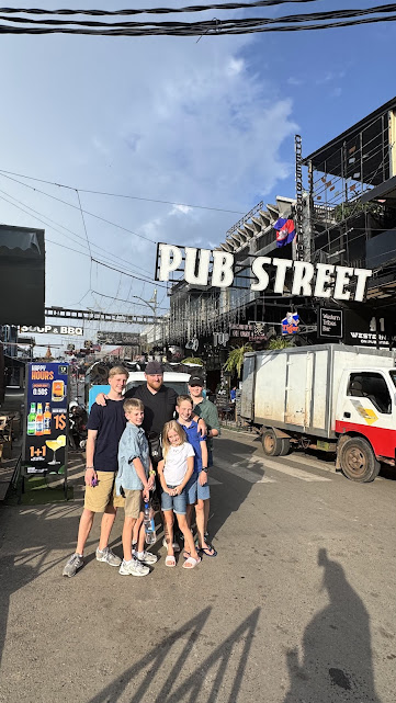 A quick stop at Pub Street before heading back to our hotel for the night.